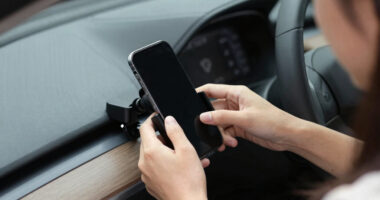 How to Choose Car Phone Mount For Students