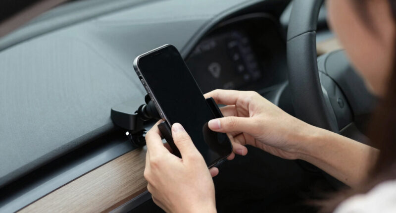 How to Choose Car Phone Mount For Students