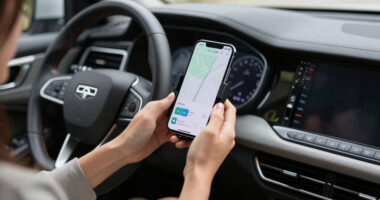 How to Choose Car Phone Mount For Students